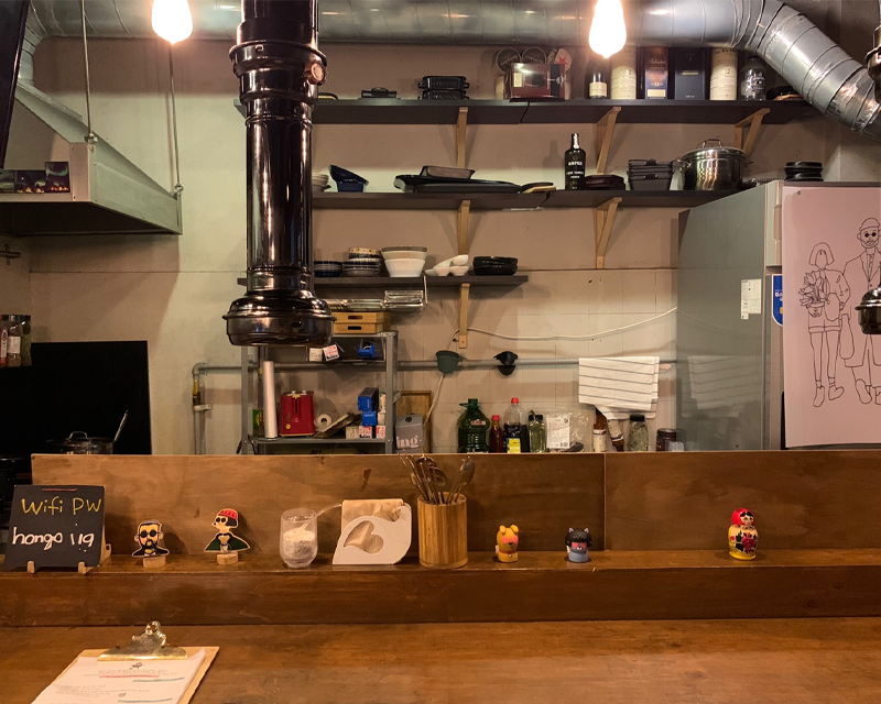 展示燒肉店的內部設計,精緻且具現代感,有氣氛的餐廳佈局。