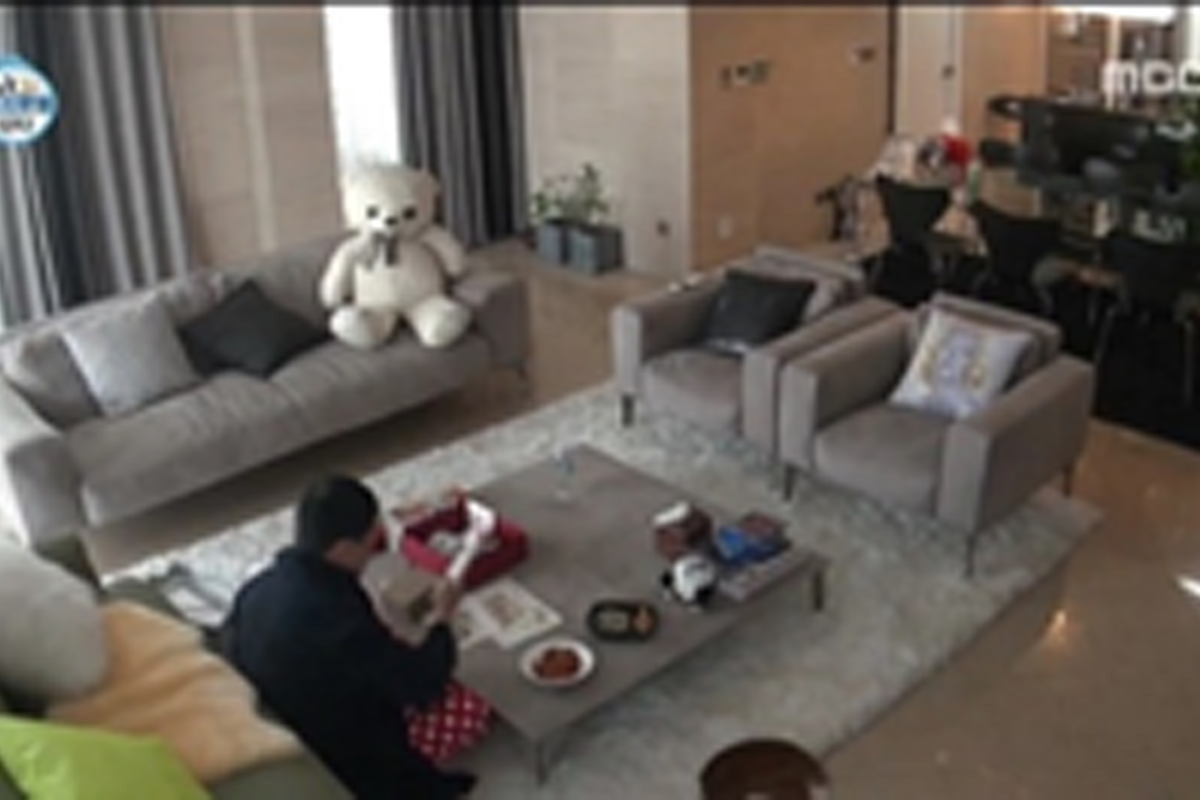 韓國現代家居中的寬敞客廳，展示舒適居家環境的一隅