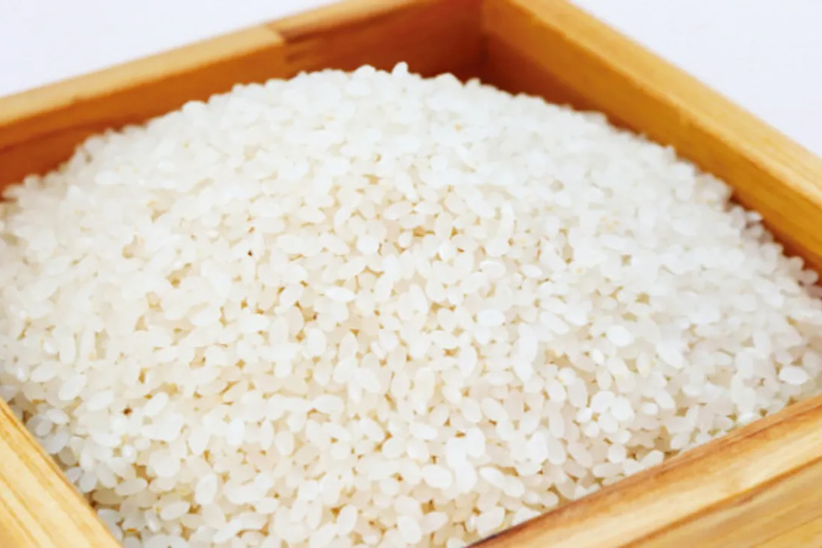 韓國人生活中重要的米飯，白色米粒在木盒中堆得滿滿的