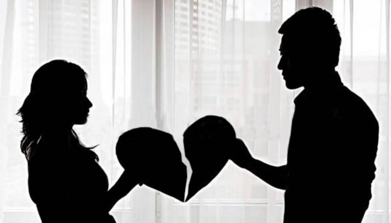 一張展示韓國新綜藝節目我們離婚了的宣傳海報，影響網友討論話題。