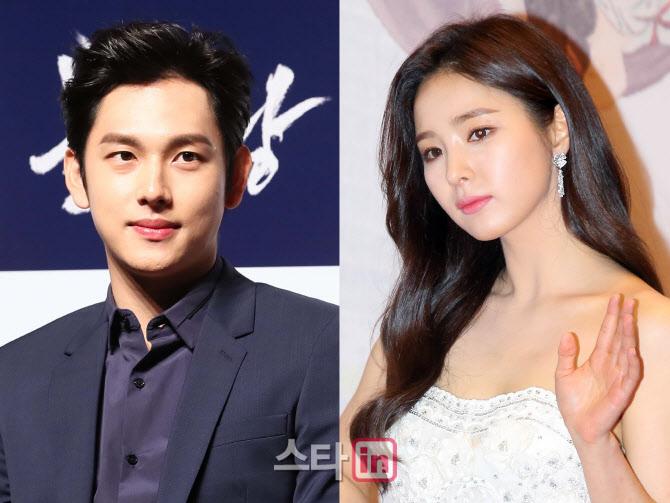 韓国の人気俳優イム・シワンと女優シン・セギョン、ドラマ「ラン オン」プロモーションイベントでの姿。