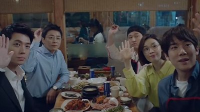 한국에서 식사 후 커피 값은 다른 사람이 부담하는 사진.