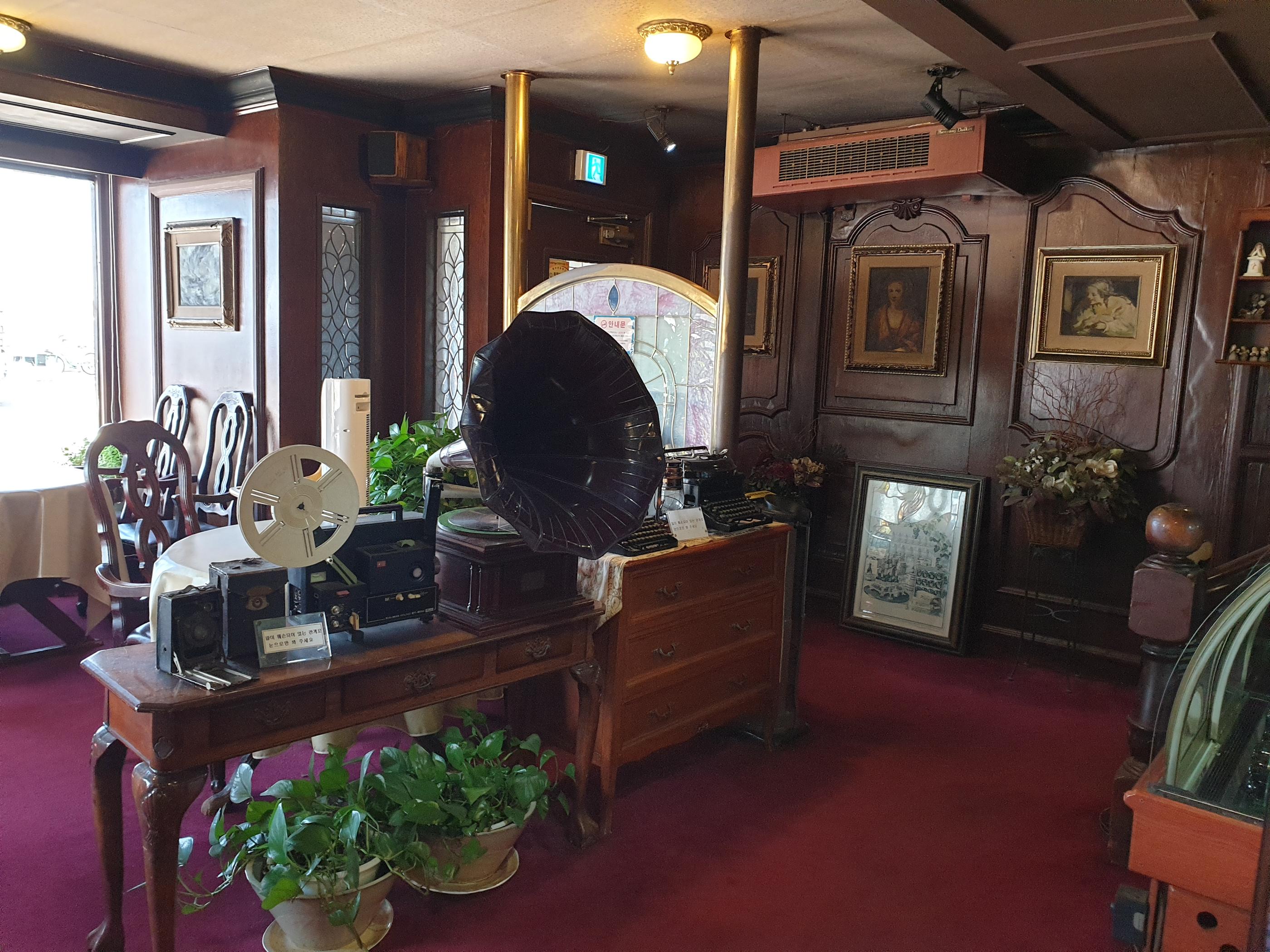 韓国、韓国レストラン、洋食、韓国洋食、サイコだけど大丈夫、キムスヒョン、ソイェジ、月尾島、ウォルミテーマパーク、ウォルミド、韓国カフェ、カフェ、撮影地、ロケ地、韓国遊園地、チャイナタウン、壁画村、韓国ドラマ、イェジョン、藝殿、海の見えるカフェ、仁川大橋