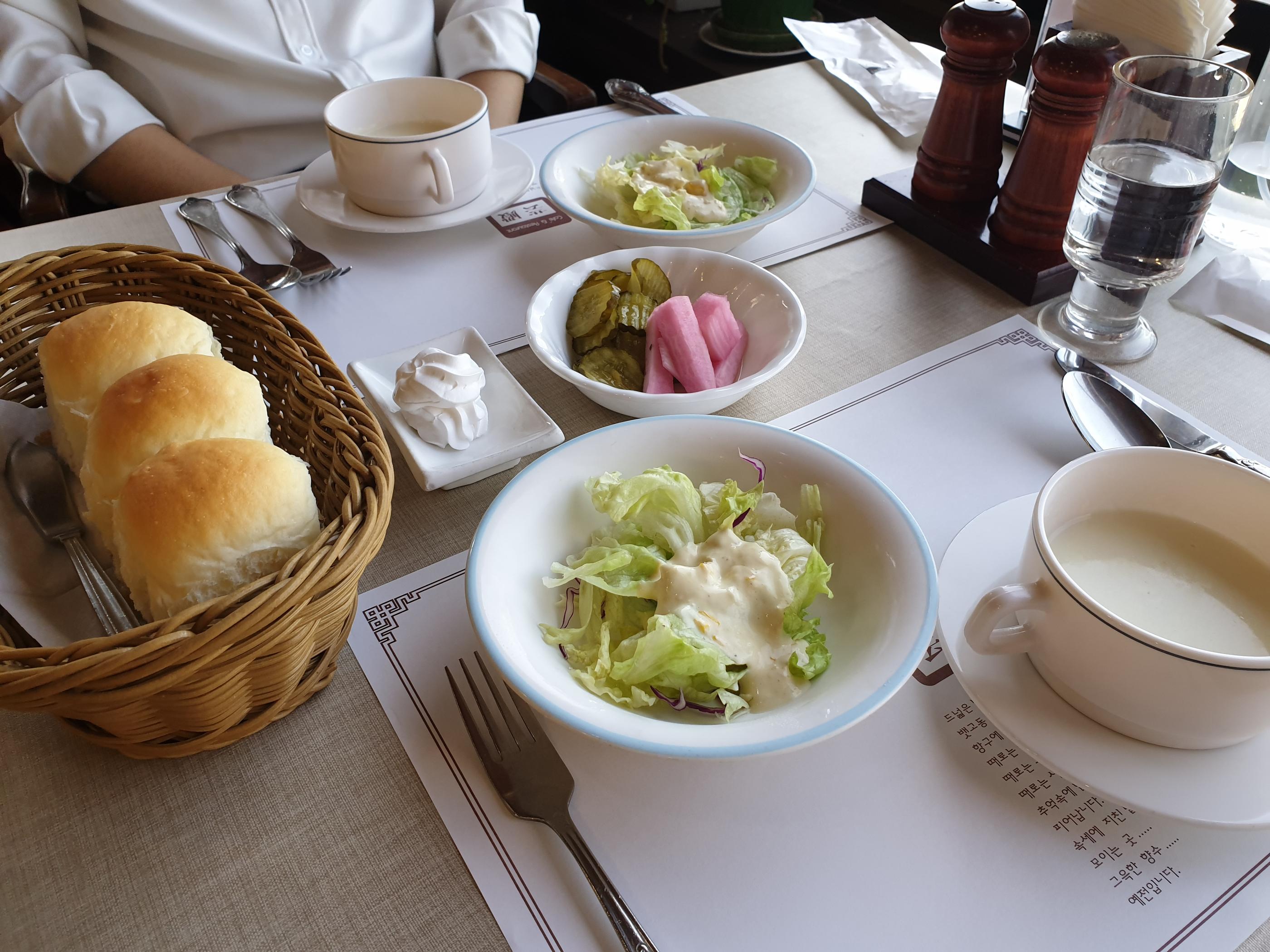 韓国、韓国レストラン、洋食、韓国洋食、サイコだけど大丈夫、キムスヒョン、ソイェジ、月尾島、ウォルミテーマパーク、ウォルミド、韓国カフェ、カフェ、撮影地、ロケ地、韓国遊園地、チャイナタウン、壁画村、韓国ドラマ、イェジョン、藝殿、海の見えるカフェ、仁川大橋