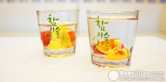 ลองเพิ่มทริคนิด ๆ ตามเราดู รับรองว่าจะดื่มโซจูกับเพื่อน ๆ สนุกขึ้นอีกเป็นกองเลยค่ะ!