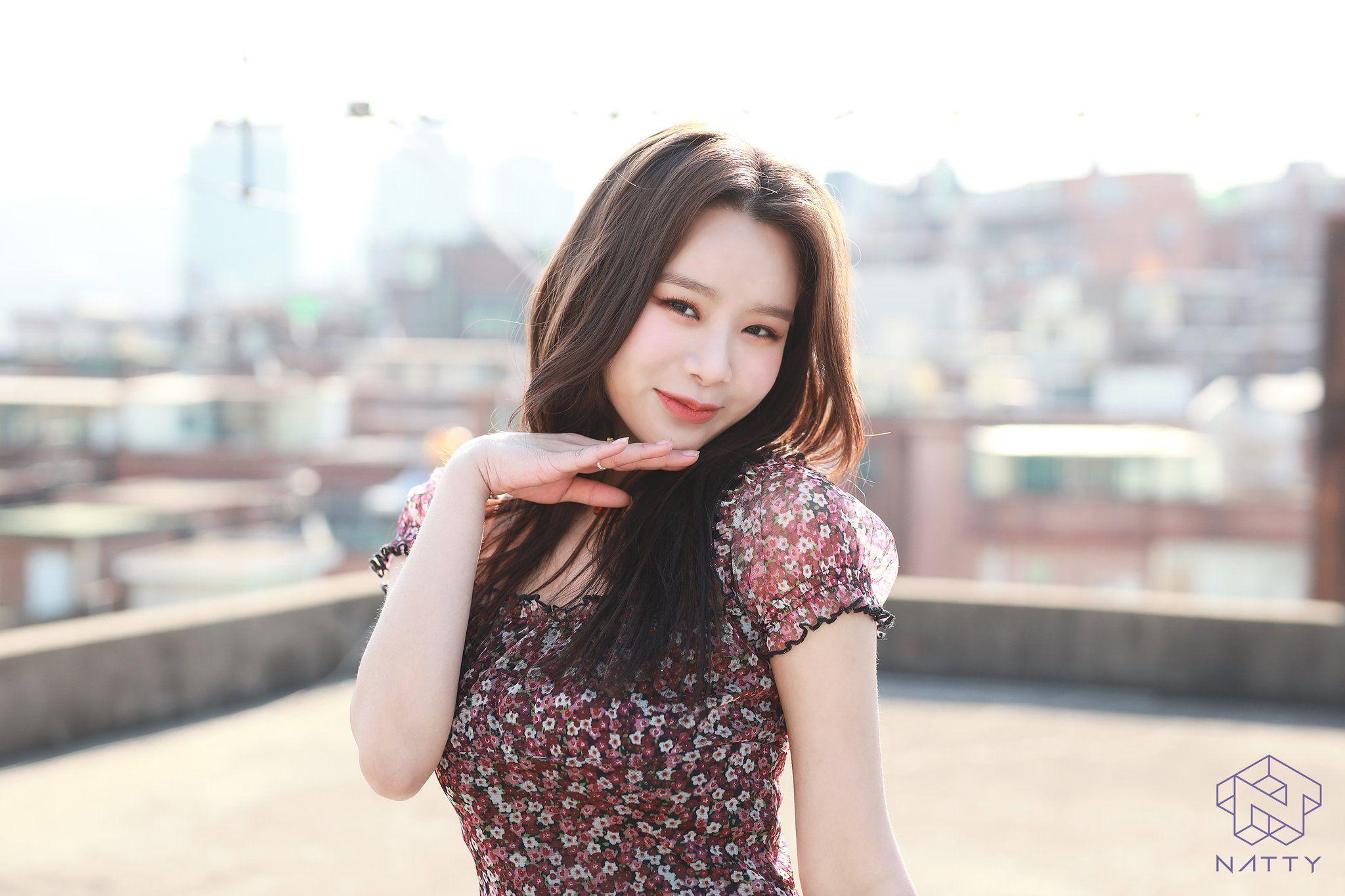 ตอนนี้ไม่ว่าจะมองไปทางไหนก็เจอเมมเบอร์คนไทยในวงการ KPOP มากขึ้น จนเนติเซนเกาหลีเริ่มพูดถึงประเด็นเมมเบอร์คนไทยที่เพิ่มมากขึ้นในช่วงหลายปีที่ผ่าน