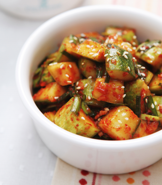 オイキムチ - 韓国でポピュラーなきゅうりで作った辛いオイキムチ。さっぱりした味わいで、食慾をそそります。