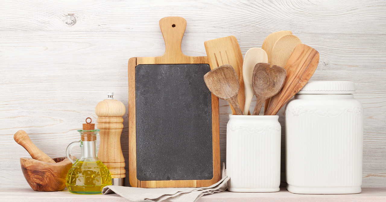 韓國廚房文化的精髓概述圖片，展示多樣中具韓國特色的料理器具和調味料，反映出韓國烹飪的傳統與創新。