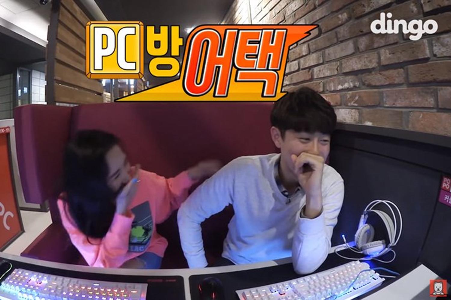 韓國網吧內提供的豐富餐點，包含漢堡、炸雞和飲料，顯示方便的點餐選擇。