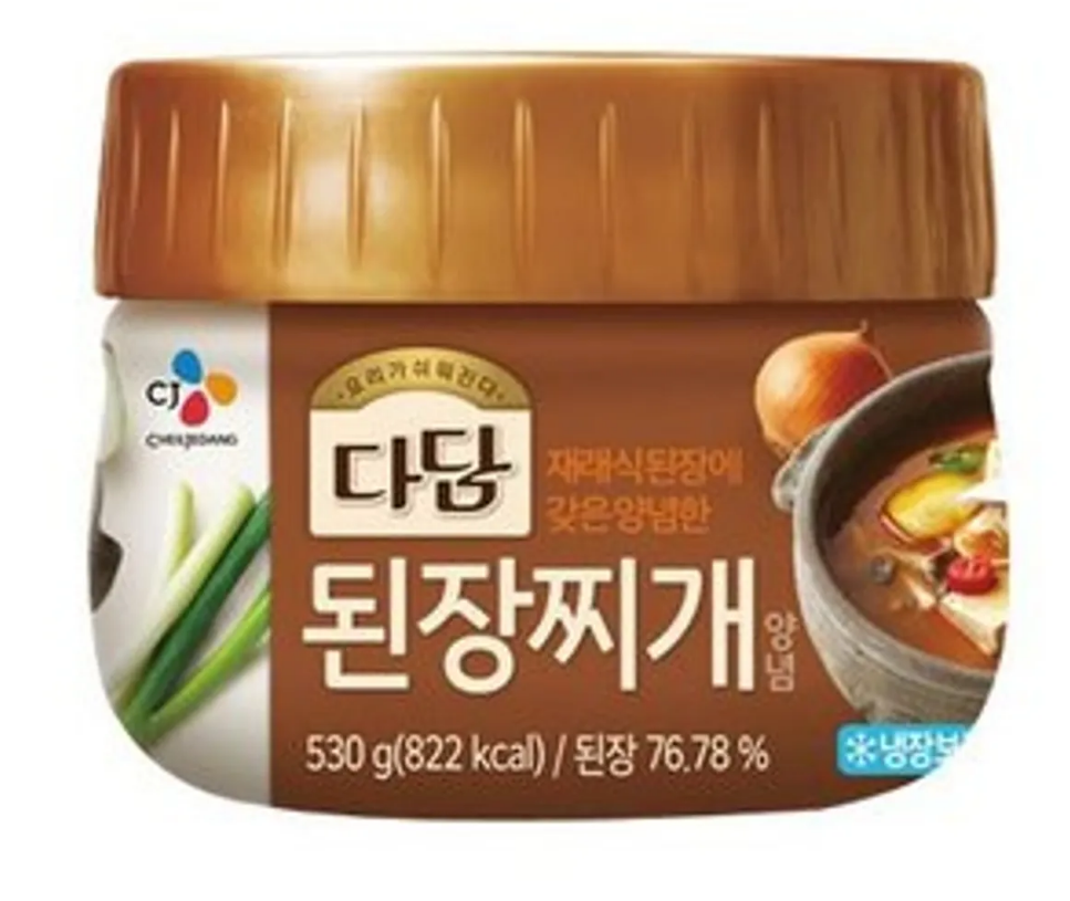 CJの韓国味噌チゲ用調味料、ラベルには玉ねぎとねぎが描かれている