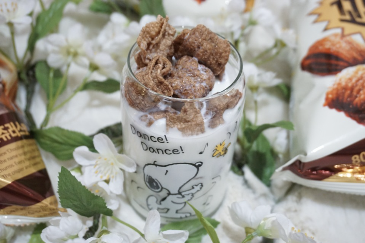 盛載烏龜粟米脆片的碗和打開的袋子