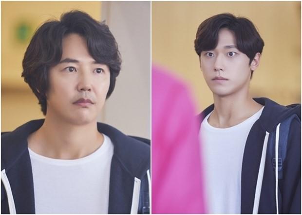 《重返18岁》剧集,青少年角色打扮随意,展现日常轻松对话的场景。