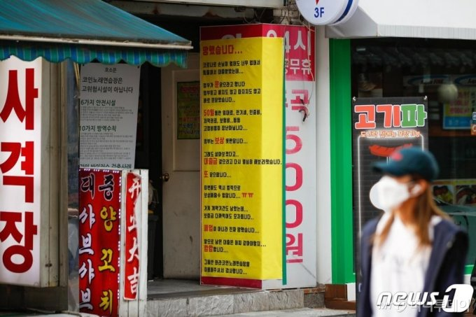 韓國商店街於防疫階段改變後恢復開放，來源：뉴스1