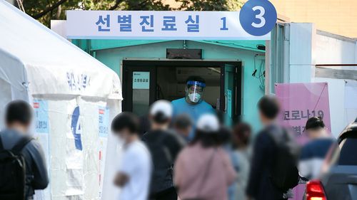 หลังจากผ่านช่วงเฝ้าระวัง 14 วันช่วงวันหยุดยาว รัฐบาลเกาหลีใต้ตัดสินใจประกาศลดมาตรการความปลอดภัยและการรักษาระยะห่างทางสังคมเหลือระดับที่ 1