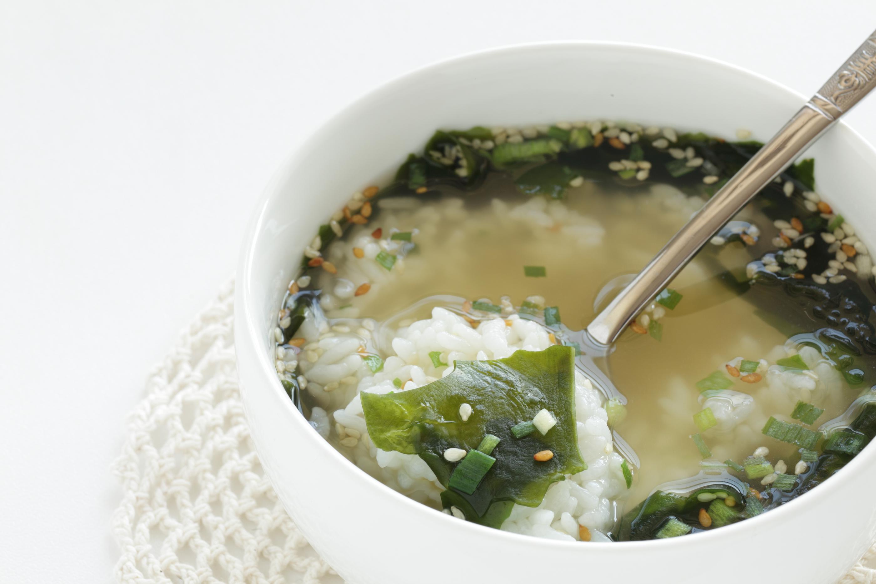 韓国の食文化、韓国の果物、韓国、韓国の給食、シクパン、食板、ミヨックググ、韓国のわかめスープ、わかめスープ