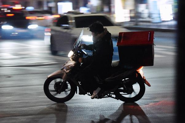 Văn hóa giao đồ ăn (배달) ở Hàn Quốc và những áp lực vô hình của shipper