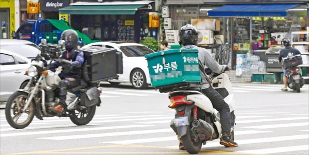 Văn hóa giao đồ ăn (배달) ở Hàn Quốc và những áp lực vô hình của shipper