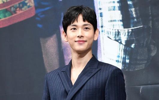 イム·シワン、居住アパートでコロナ19確診者発生により｢また｣検査..｢ラン オン｣日程に支障