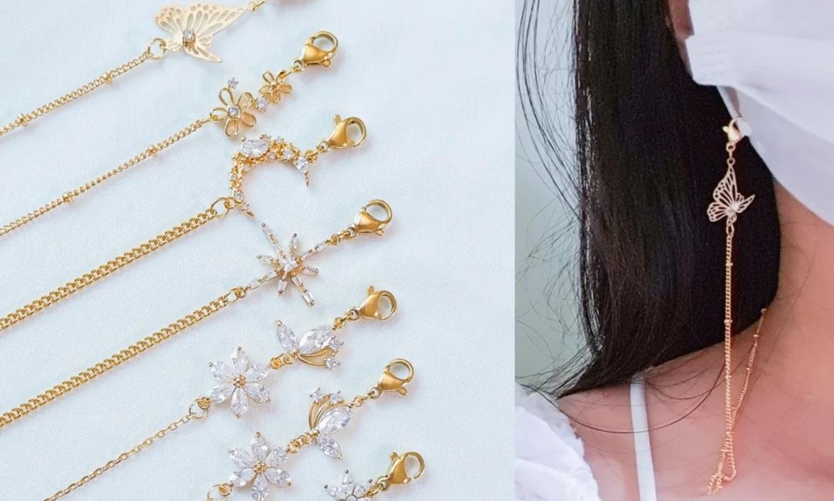 ตัวอย่างสายคล้องแมสก์ที่กำลังเป็นเทรนด์ในเกาหลี ตกแต่งด้วยจี้ทองและคริสตัล