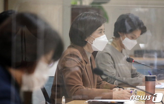 政府部门讨论关于大学入学制度的改善政策会议。