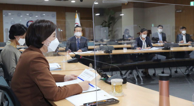 教育部门与相关人员举行会议，讨论改善大学招生公正性措施。