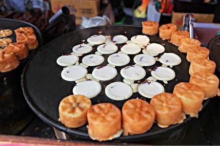 ตอนนี้ที่เกาหลีอยู่ในช่วงฤดูใบไม้ร่วงและอากาศเริ่มเย็นลง ก็ถึงเวลาของบรรดาขนมกินเล่นประจำฤดูใบไม้ผลิ-ฤดูหนาววของเกาหลีอีกครั้ง! 7