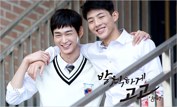 韓國中學生之間親密的友誼在校園中展現。