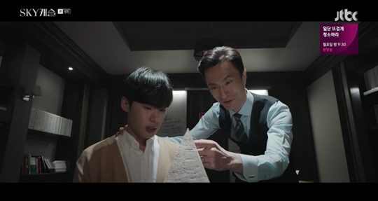 韓國高中生在教室裡挑戰學業，準備考試。