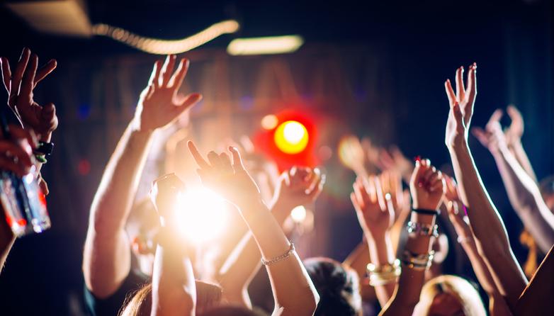 giãn cách xã hội ở bar Hàn Quốc 