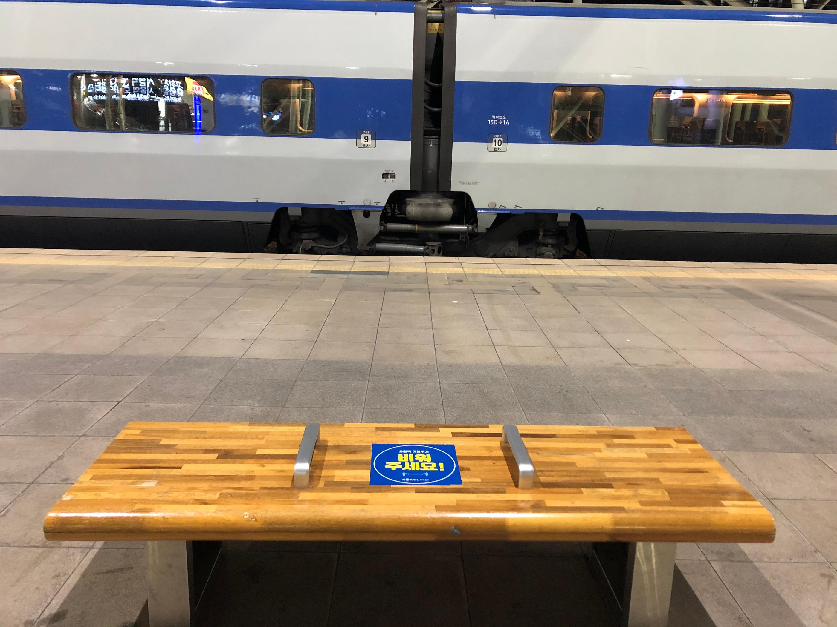 giãn cách xã hội ở KTX 