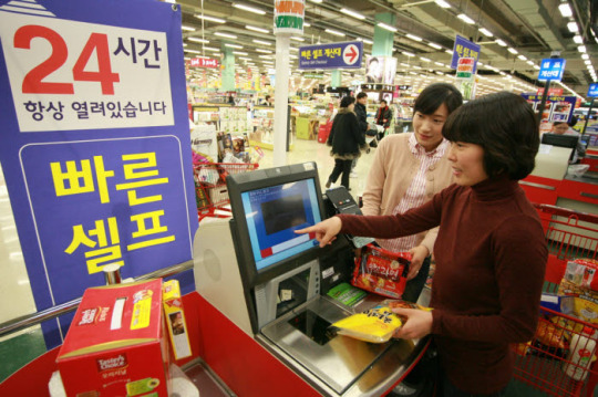 giãn cách xã hội ở siêu thị hàn quốc