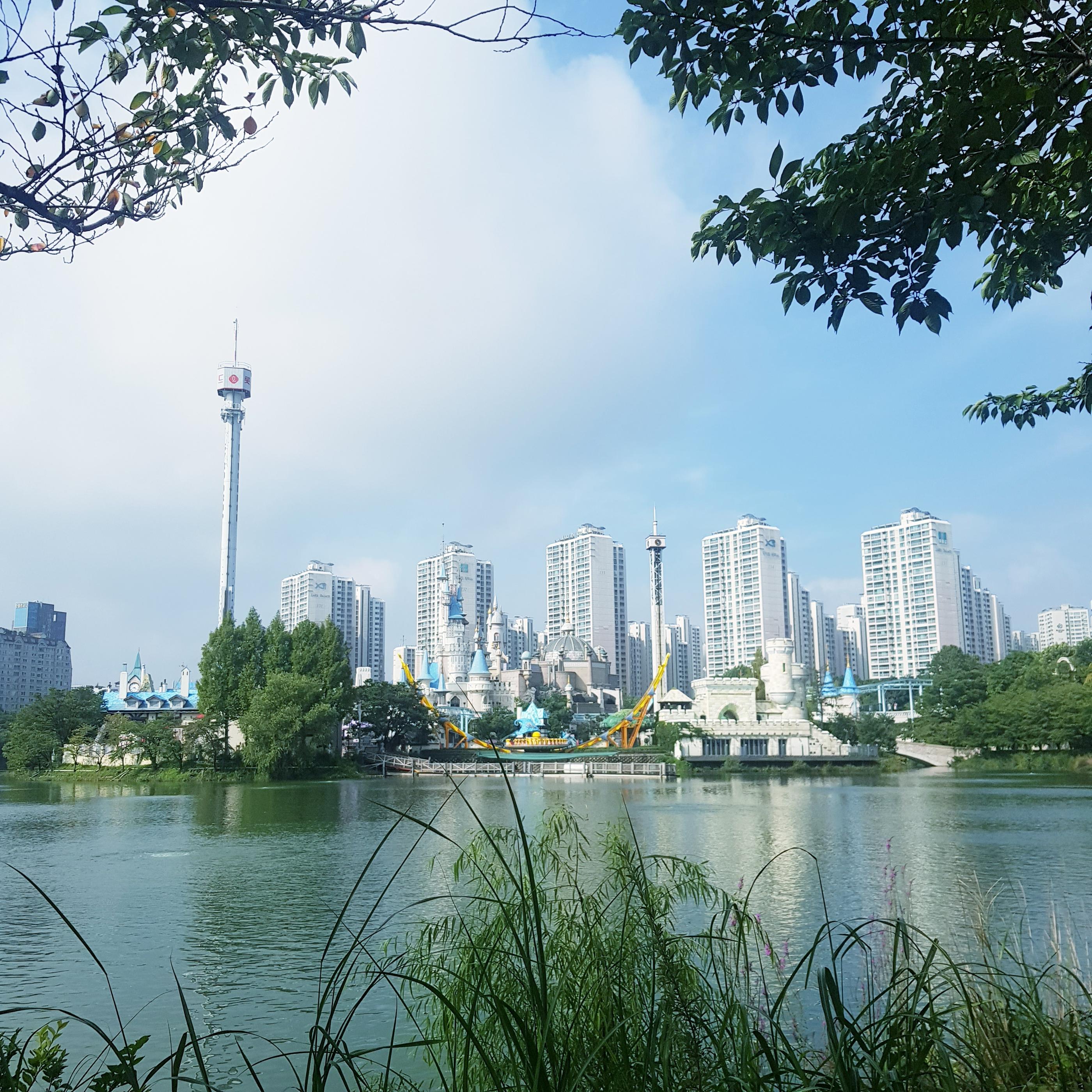 韓国、韓国の遊園地、ロッテワールド、ロッテワールドタワー、ロッテワールドモール、ソクチョンホス、韓国の湖、韓国のカフェ
