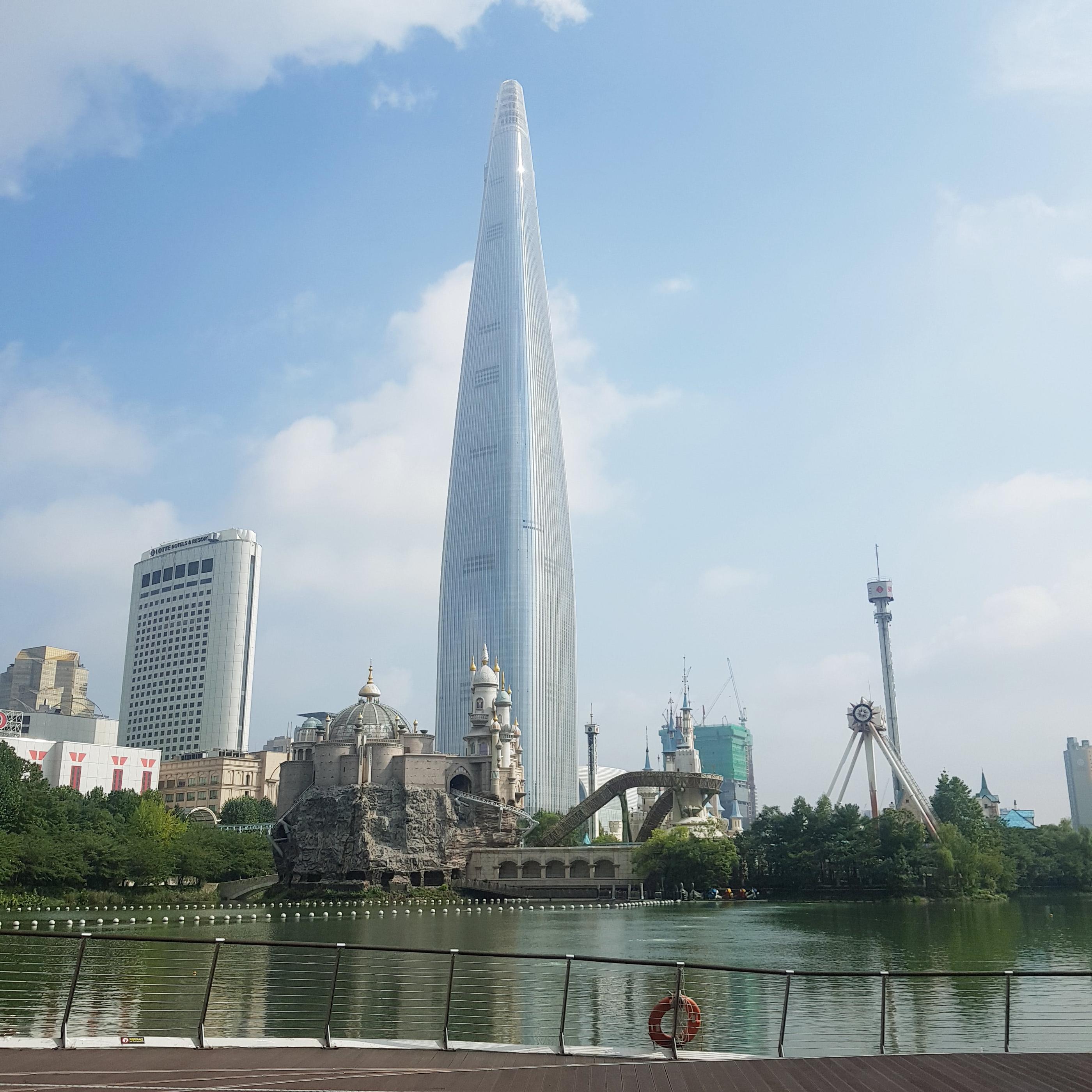 韓国、韓国の遊園地、ロッテワールド、ロッテワールドタワー、ロッテワールドモール、ソクチョンホス、韓国の湖、韓国のカフェ