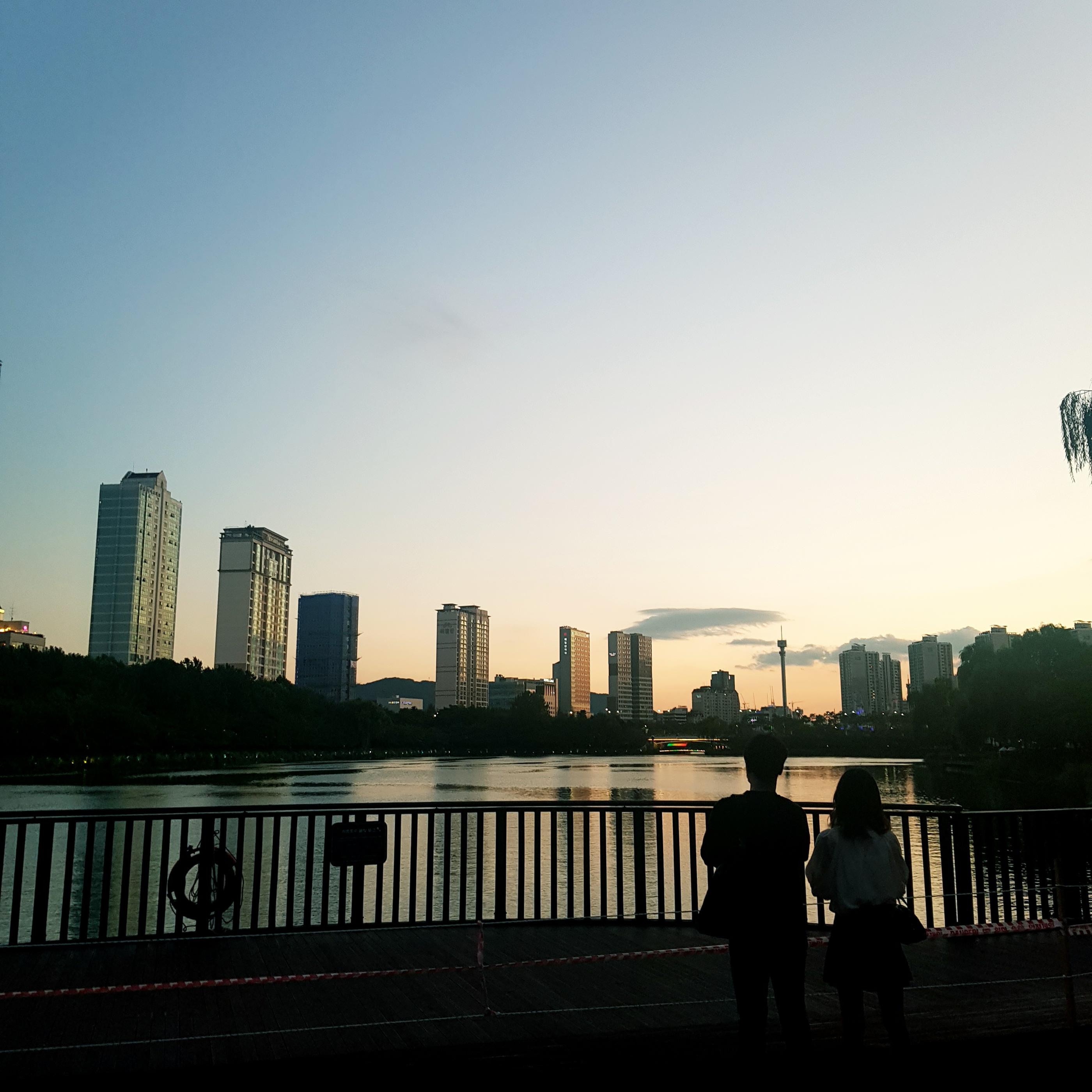 韓国、韓国の遊園地、ロッテワールド、ロッテワールドタワー、ロッテワールドモール、ソクチョンホス、韓国の湖、韓国のカフェ、韓国のカップル