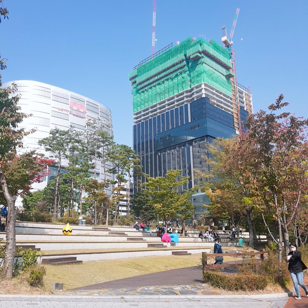 韓国、韓国の遊園地、ロッテワールド、ロッテワールドタワー、ロッテワールドモール、ソクチョンホス、韓国の湖、韓国のカフェ、韓国人ピクニック