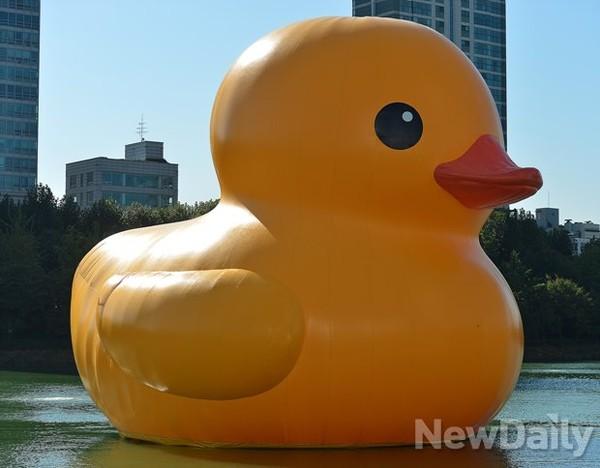 韓国、韓国の遊園地、ロッテワールド、ロッテワールドタワー、ロッテワールドモール、ソクチョンホス、韓国の湖、韓国のカフェ