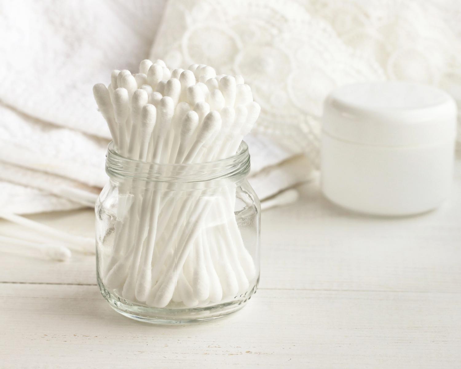 dùng bông tăm. 7 mẹo trang điểm của người Hàn dành cho các bạn đang tập trang điểm