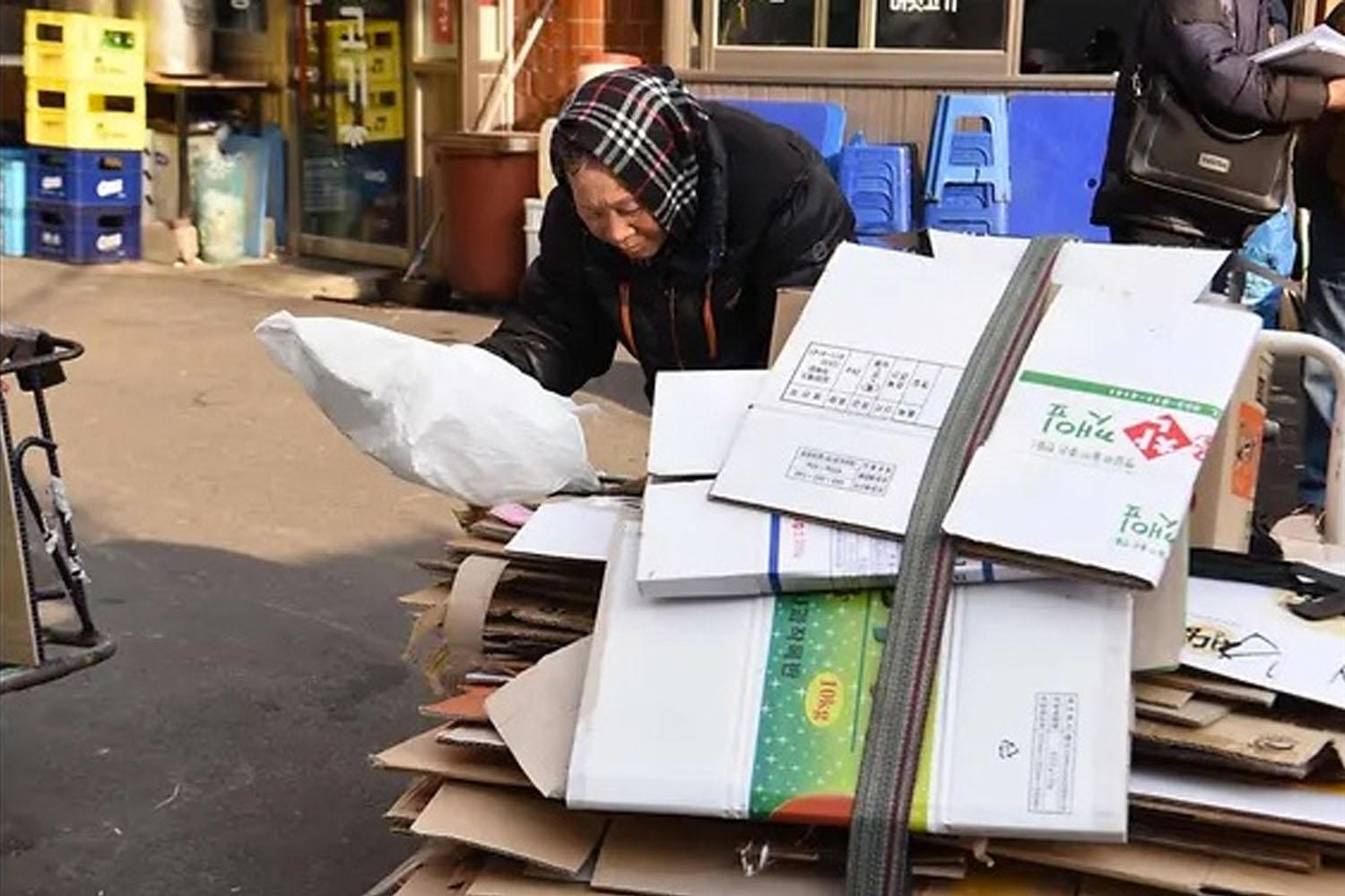 อีกหนึ่งปัญหาที่กำลังหนักขึ้นเรื่อยๆในสังคมเกาหลี กับปัญหาผู้สูงอายุที่ขาดรายได้และต้องอยู่ด้วยเพียงลำพัง โดยรู้แต่เพียงว่า