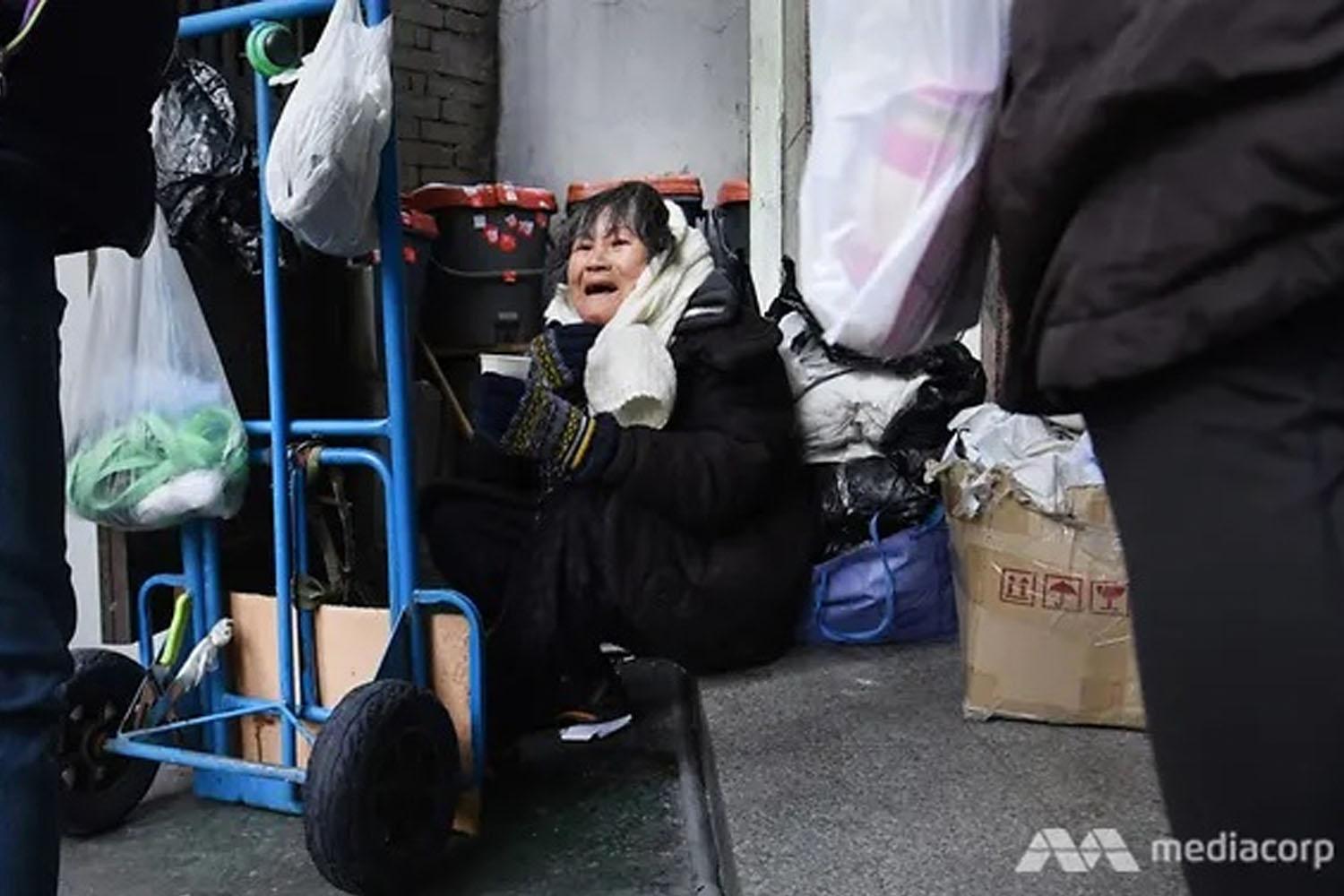 1200อีกหนึ่งปัญหาที่กำลังหนักขึ้นเรื่อยๆในสังคมเกาหลี กับปัญหาผู้สูงอายุที่ขาดรายได้และต้องอยู่ด้วยเพียงลำพัง โดยรู้แต่เพียงว่า