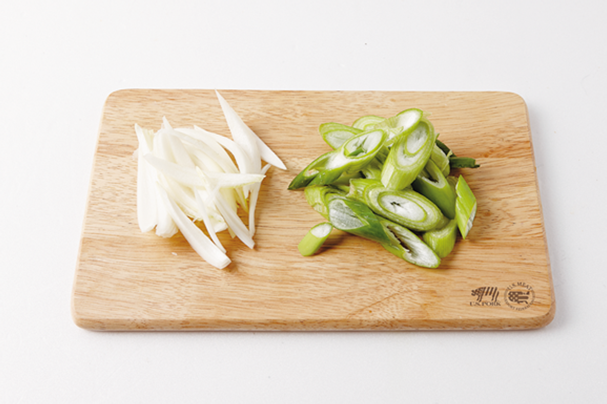 The Origin of Budaejjigae, The story of this popular dish is actually really sad! Not having enough meat during the war? Stealing from the US Army?