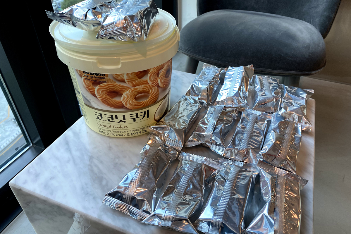 what the packaging of emart no brand coconut cookie looks like