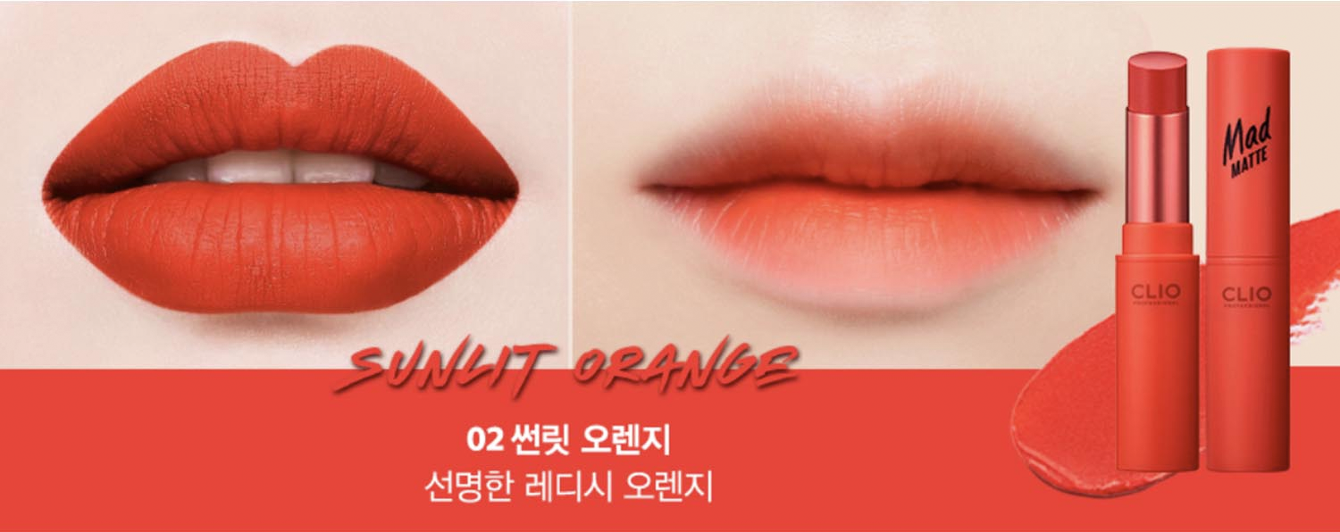 Intensive orange-rote Lippen mit Clio Mad Matte Lip #02 Sunlit Orange. Ein gefragter Lippenstift bei koreanischen Verbrauchern, bekannt für seine Ähnlichkeit zu MAC Cosmetics' Lady Danger.