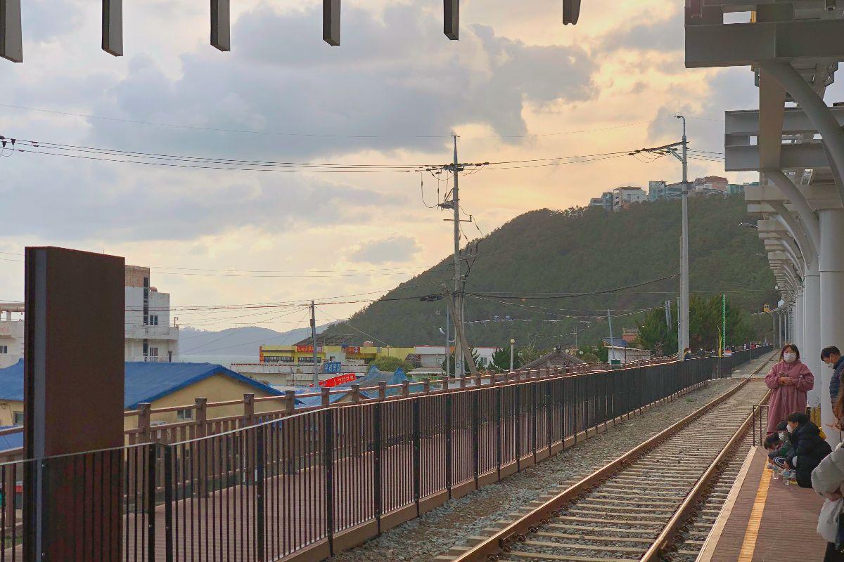 tàu ven biển Haeundae ở Busan, Hàn Quốc