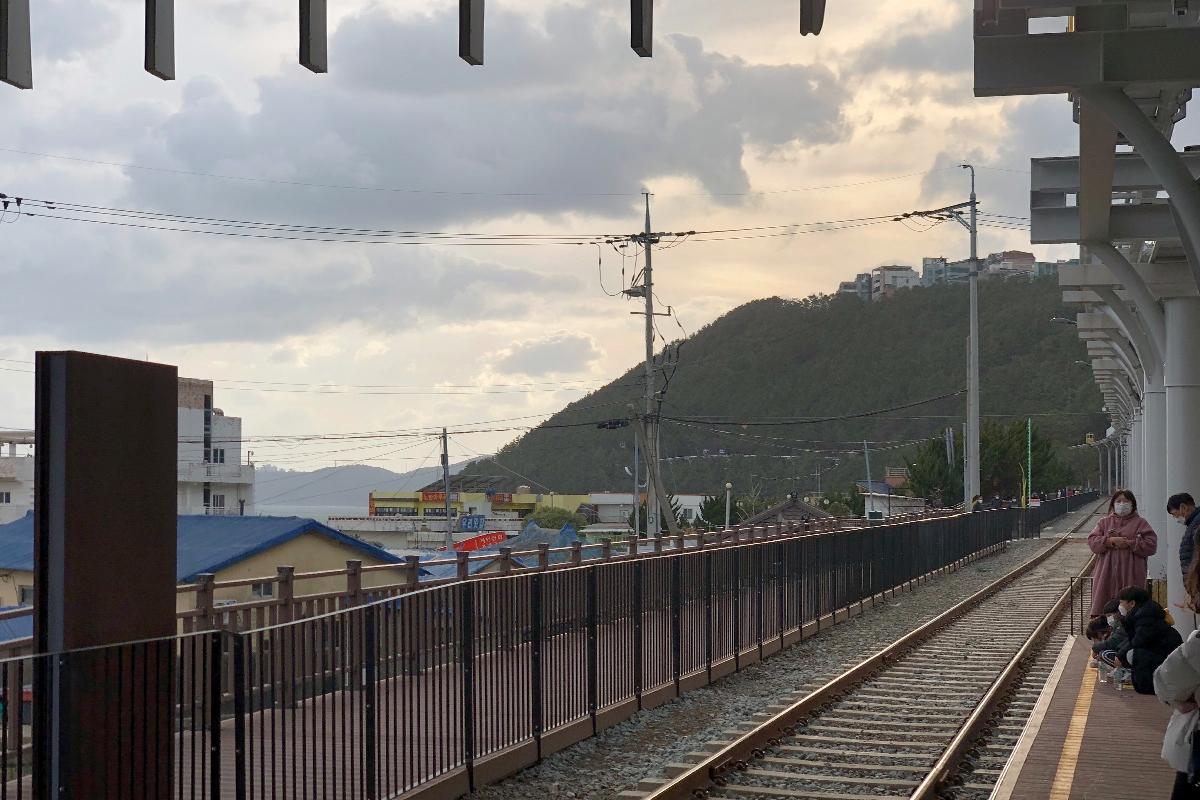 รางรถไฟเห็นภูเขา