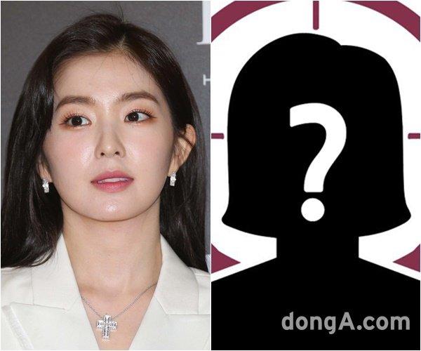 韓国の芸能人に関連する記事に掲載された黒いシンプルなクロスのネックレス