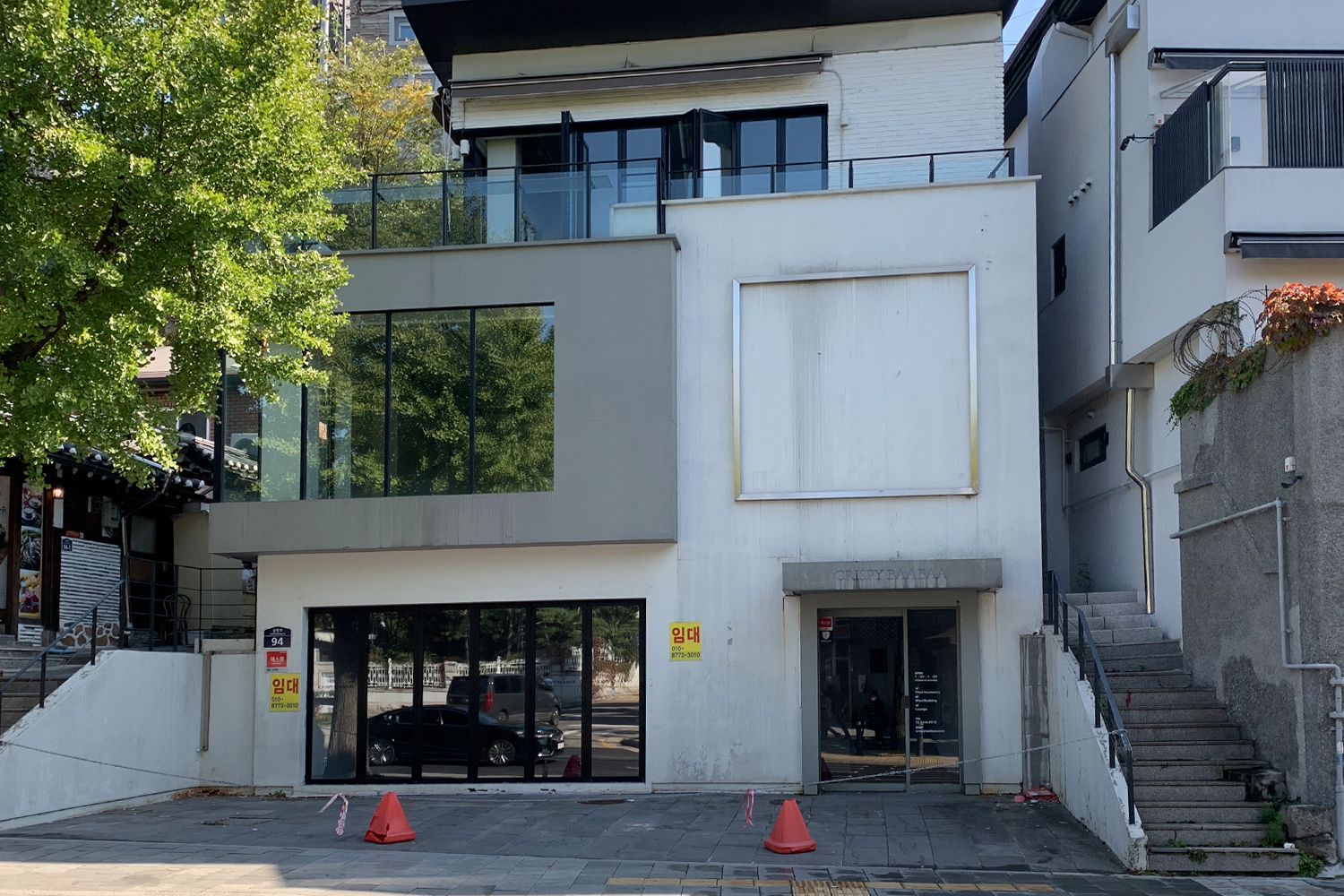 以往的三清洞熱鬧景象, 遊人穿梭於古色古香的韓屋之間