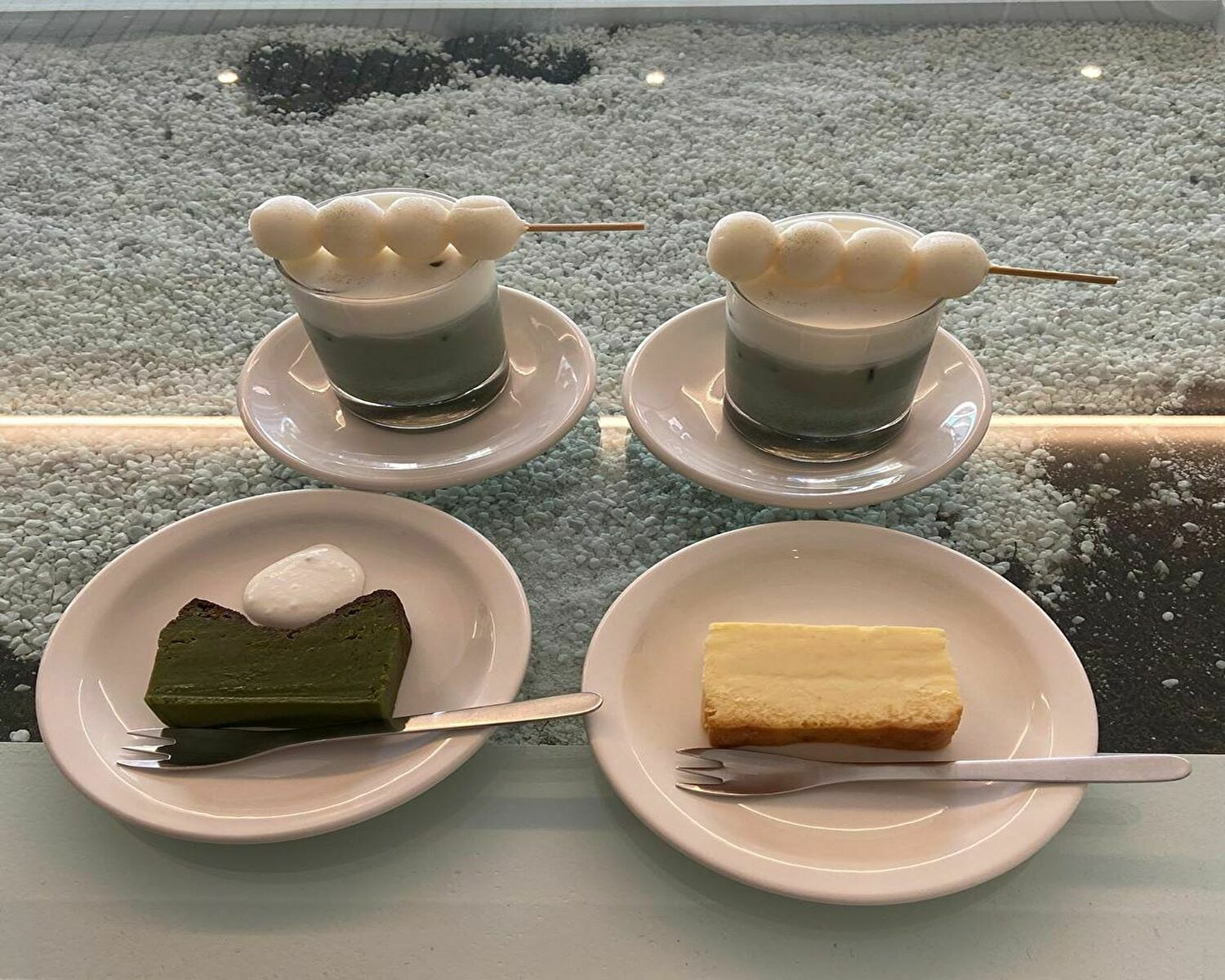 韓国カフェ、カフェ、焼き菓子、スイーツ、ケーキ、ラテ、餅、よもぎ