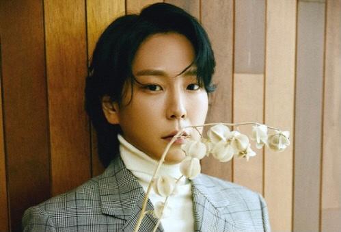 ｢自粛+反省する｣…ヒムチャン、｢わいせつ嫌疑｣裁判中にシングル発売→飲酒運転摘発→謝罪