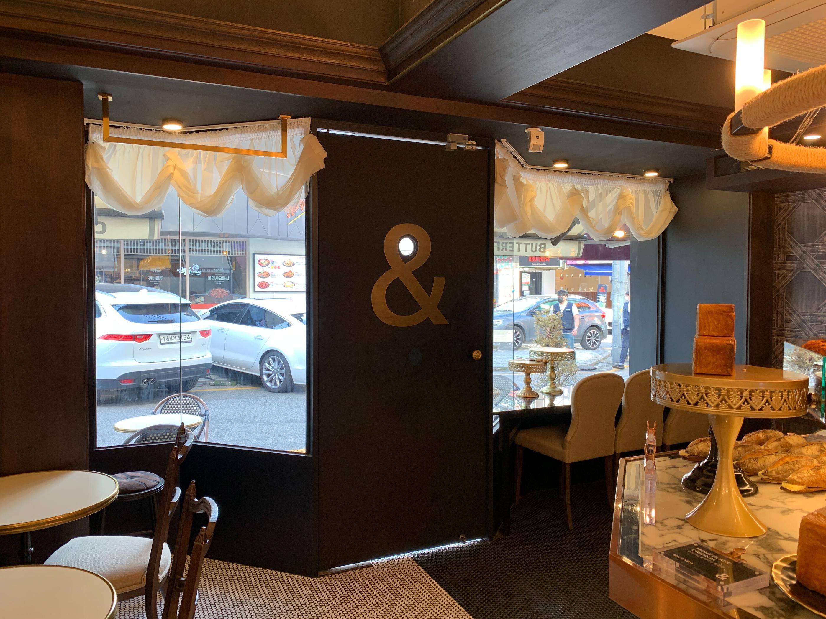 韓国カフェ　韓国ベーカリーカフェ　韓国ベーカリー　狎鴎亭　狎鴎亭ロデオ　韓国カフェ　BUTTERFUL＆CREAMOROUS　韓国美味しい物　韓国美味しいデザート