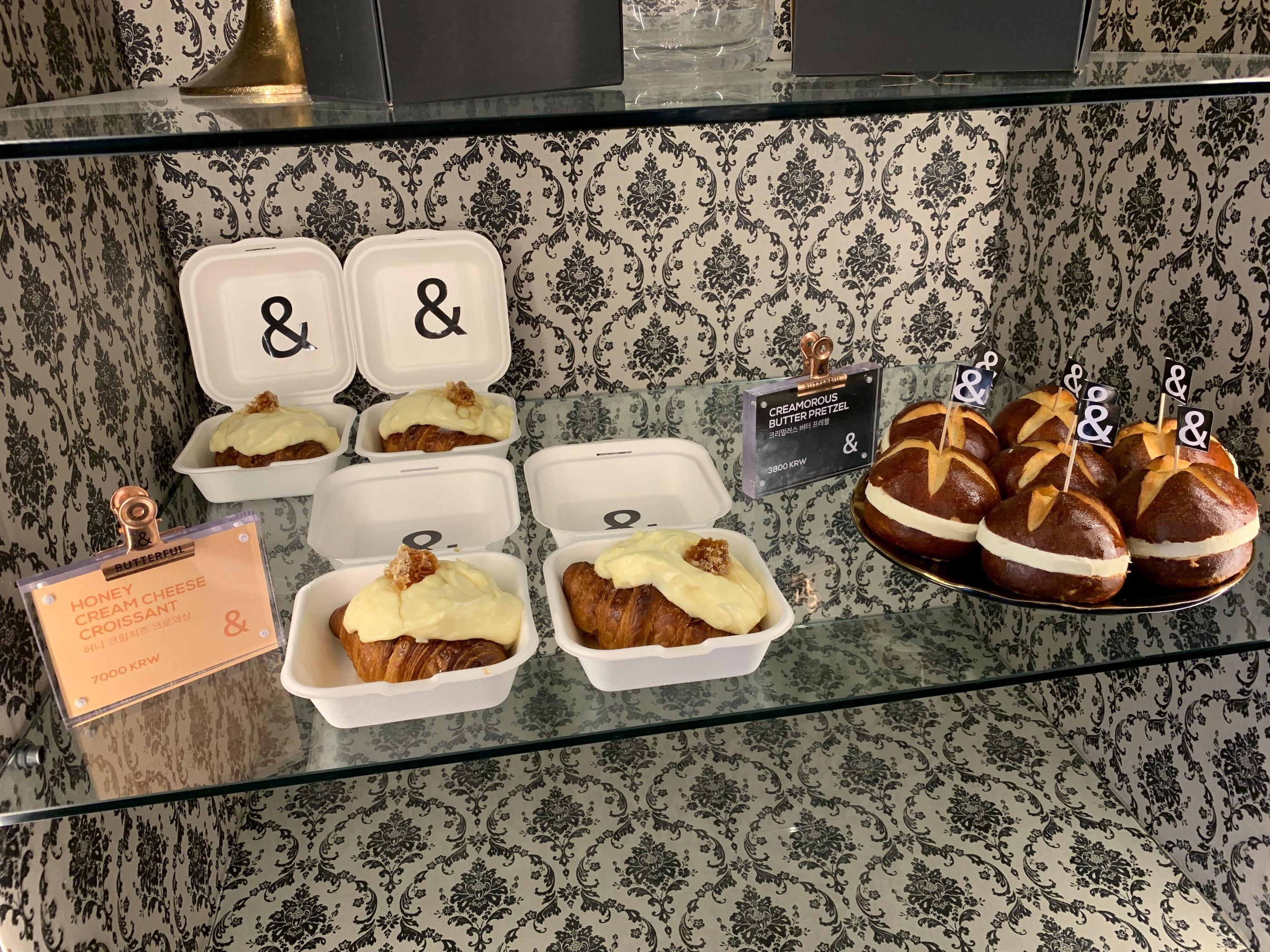 韓国カフェ　韓国ベーカリーカフェ　韓国ベーカリー　狎鴎亭　狎鴎亭ロデオ　韓国カフェ　BUTTERFUL＆CREAMOROUS　韓国美味しい物　韓国美味しいデザート